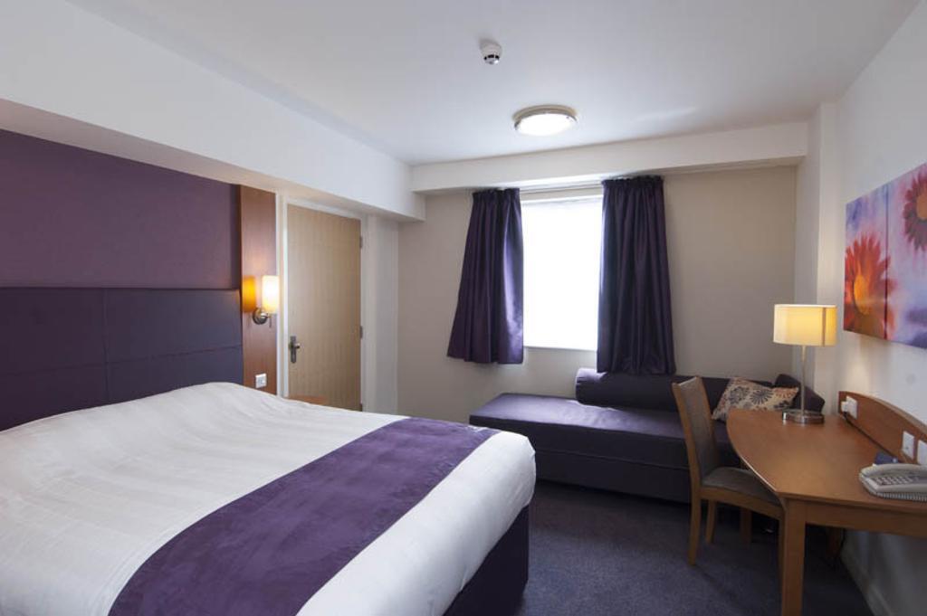 Premier Inn London Gatwick Airport - Manor Royal Κρόουλι Εξωτερικό φωτογραφία