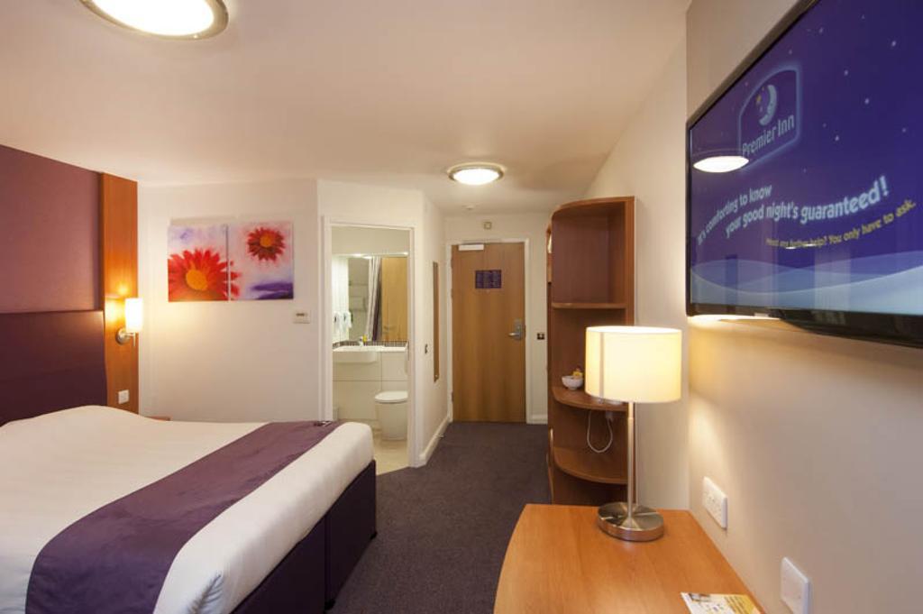 Premier Inn London Gatwick Airport - Manor Royal Κρόουλι Εξωτερικό φωτογραφία