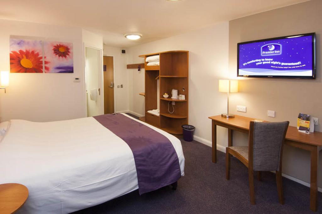 Premier Inn London Gatwick Airport - Manor Royal Κρόουλι Εξωτερικό φωτογραφία