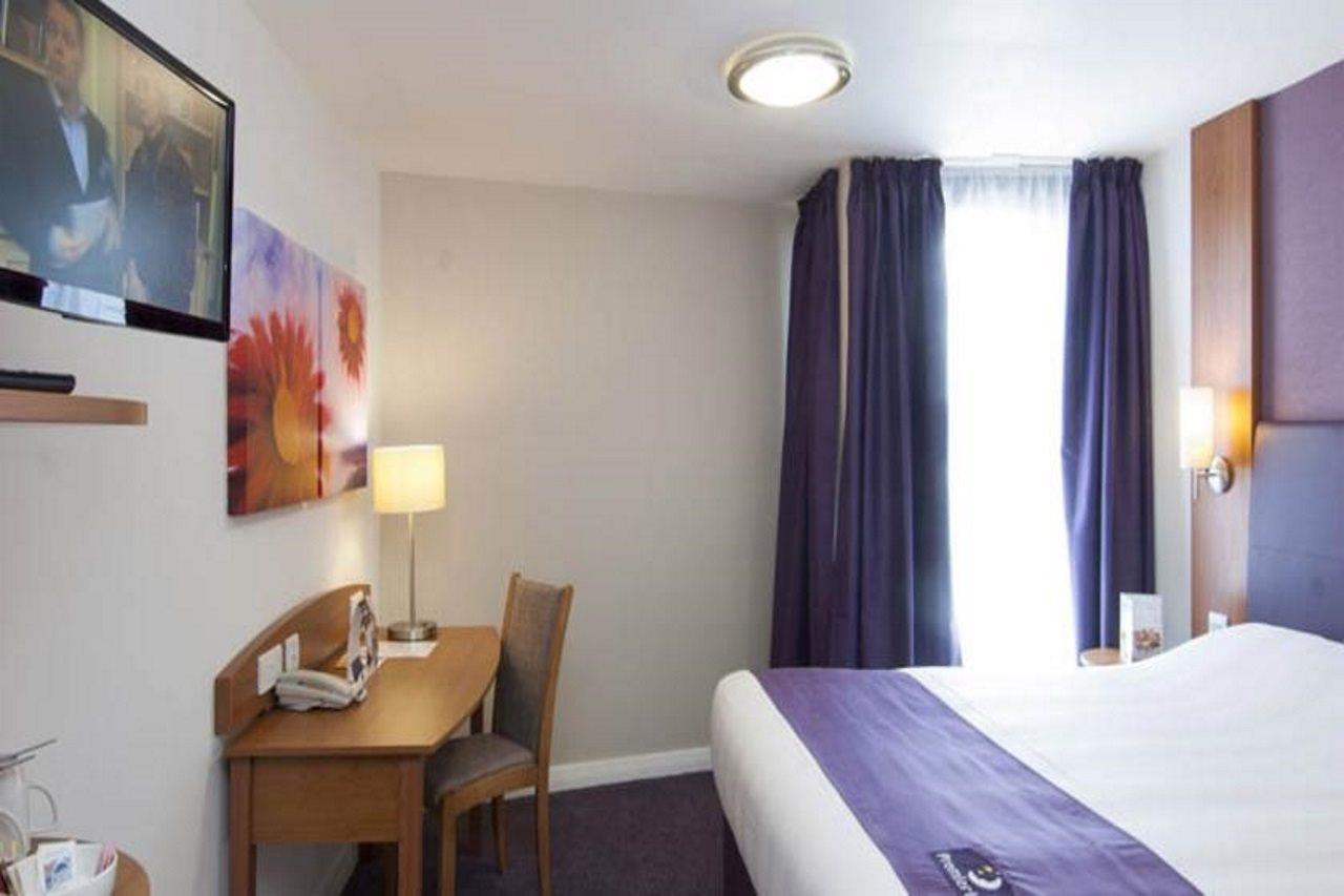 Premier Inn London Gatwick Airport - Manor Royal Κρόουλι Εξωτερικό φωτογραφία