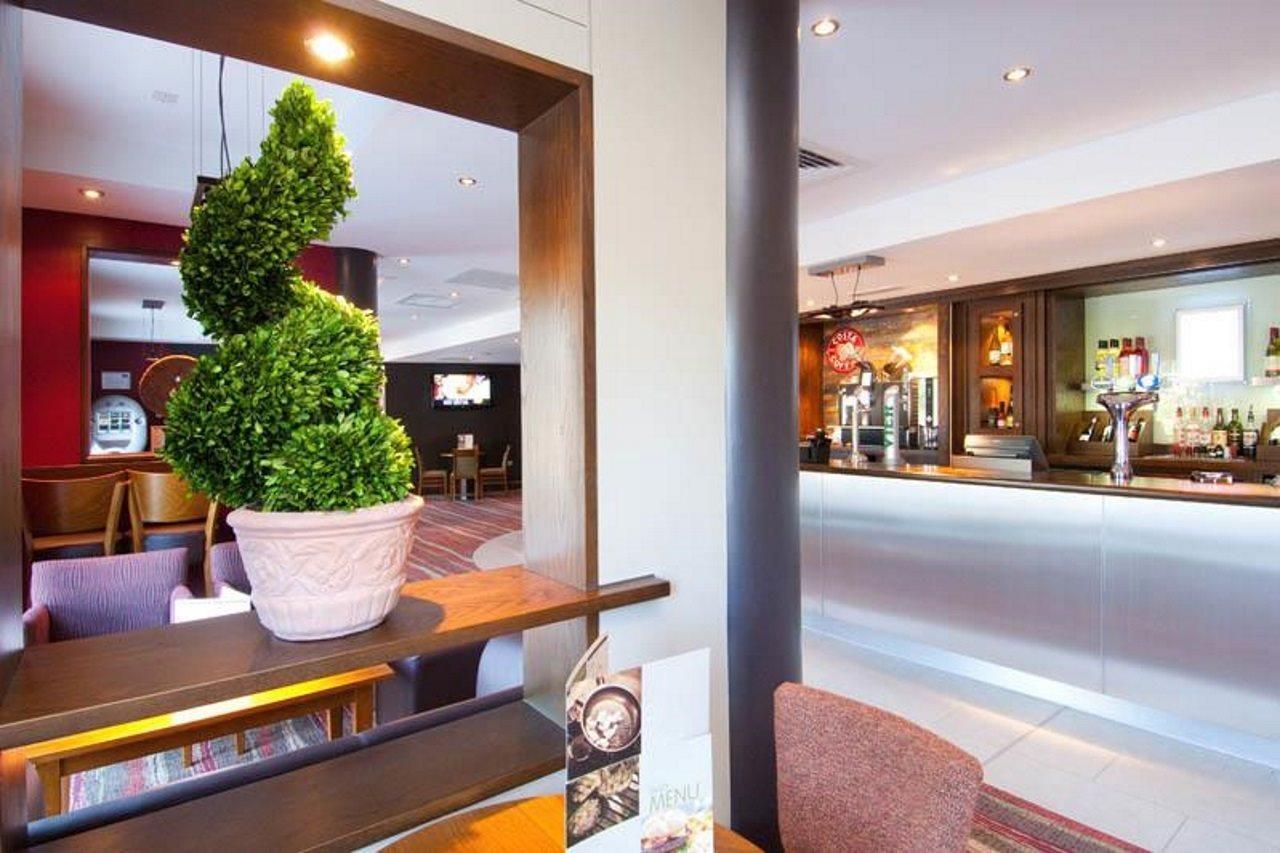 Premier Inn London Gatwick Airport - Manor Royal Κρόουλι Εξωτερικό φωτογραφία